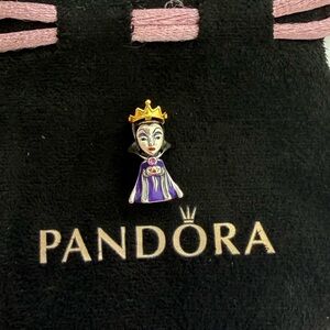 Pandora Disney Villains Evil Queen Charm
Sterling silver